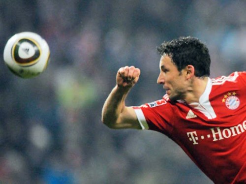 „Not in my house“ hätte es da durch das weite Rund erschallen können wie einst bei Dikembe Mutombo nach einem krachenden Monsterblock: Mark van Bommel