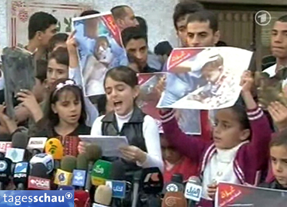 Propaganda lässt sich immer noch am besten mit Kindern machen, das weiß auch und nicht zuletzt die Hamas. Zu sehen in der »Tagesschau« vom 18. November 2012.