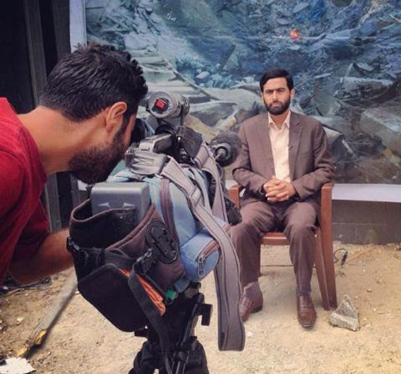 Pallywood, wie die Welt es liebt: Mushir al-Masri, Sprecher der Hamas, bei einer Inszenierung im Al-Shifa-Krankenhaus