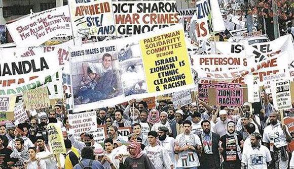 Antiisraelische Demonstration während der »Weltkonferenz gegen Rassismus« in Durban, September 2001
