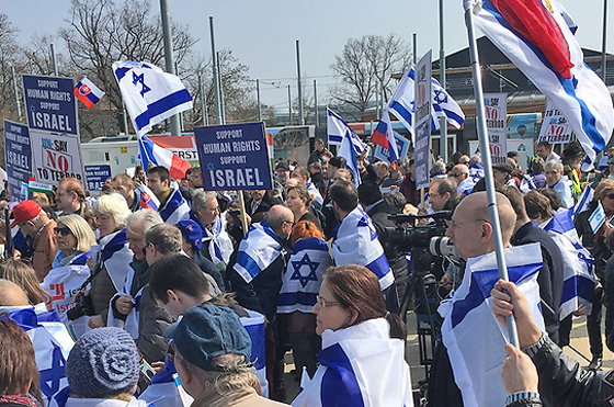 Kundgebung gegen den UN-Menschenrechtsrat vor dem Büro der Vereinten Nationen in Genf, 21. März 2016 (© Eldad Beck)