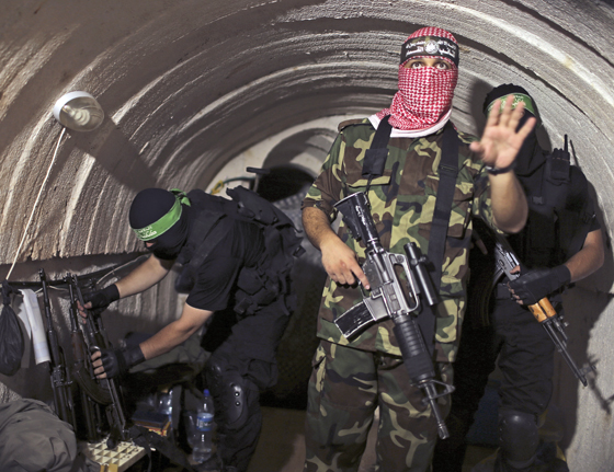 Terroristen der Qassam-Brigaden in einem Tunnel in Gaza, Juli 2014