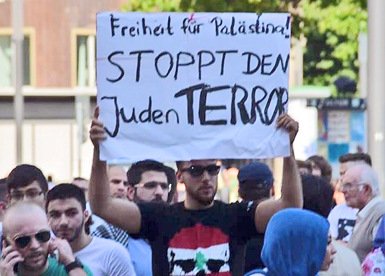 Kein Antisemitismus, nur »Israelkritik«: Antiisraelische Demonstration in Bochum, Juli 2014 Kein Antisemitismus, nur »Israelkritik«: Antiisraelische Demonstration in Bochum, Juli 2014